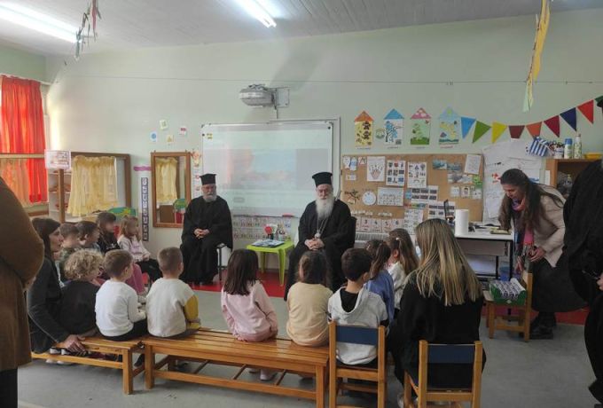 Επίσκεψη του Σεβ. Μητροπολίτη Κορίνθου κ. Παύλου στο Νηπιαγωγείο και το Δημοτικό Σχολείο Άσσου